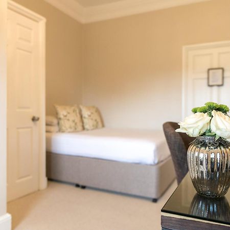 Highfield Park Hotel Hook  Bagian luar foto