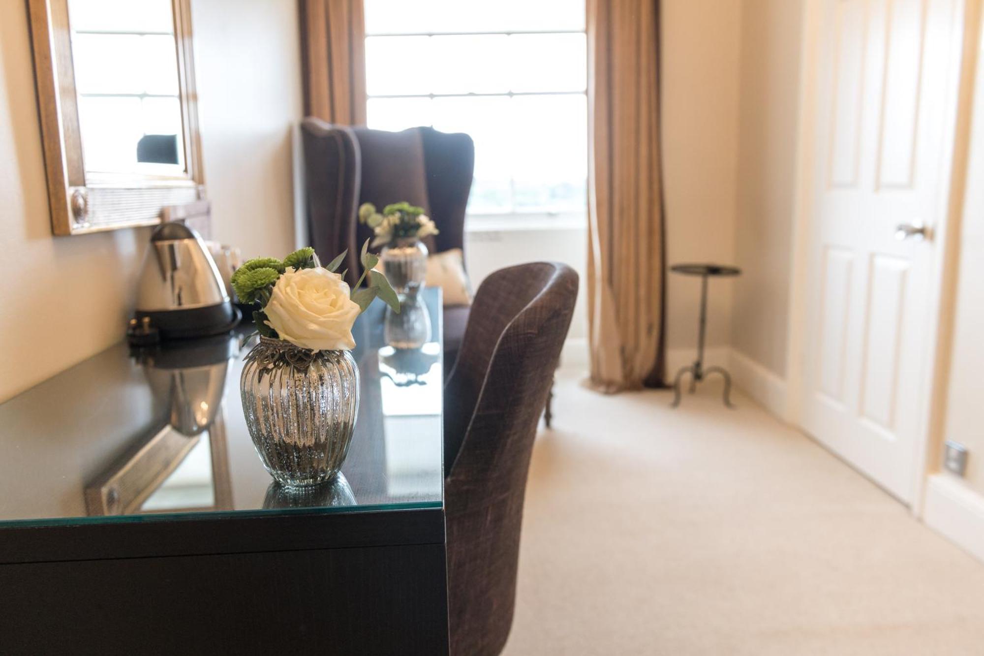 Highfield Park Hotel Hook  Bagian luar foto