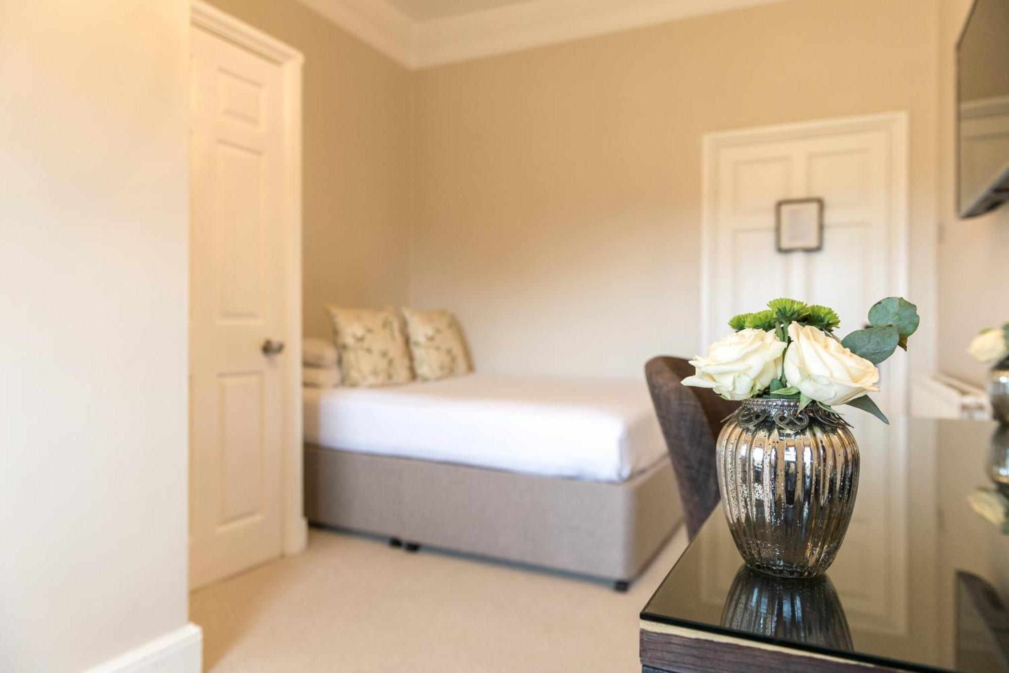 Highfield Park Hotel Hook  Bagian luar foto