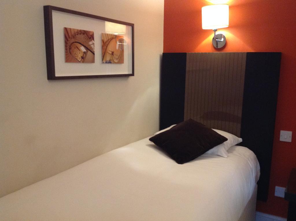 Highfield Park Hotel Hook  Bagian luar foto
