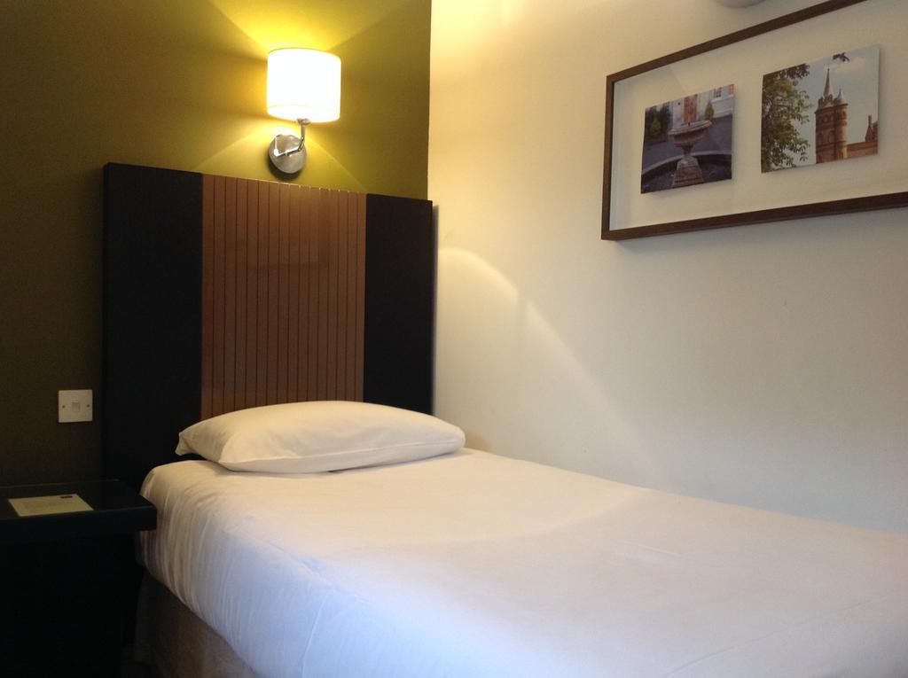 Highfield Park Hotel Hook  Bagian luar foto
