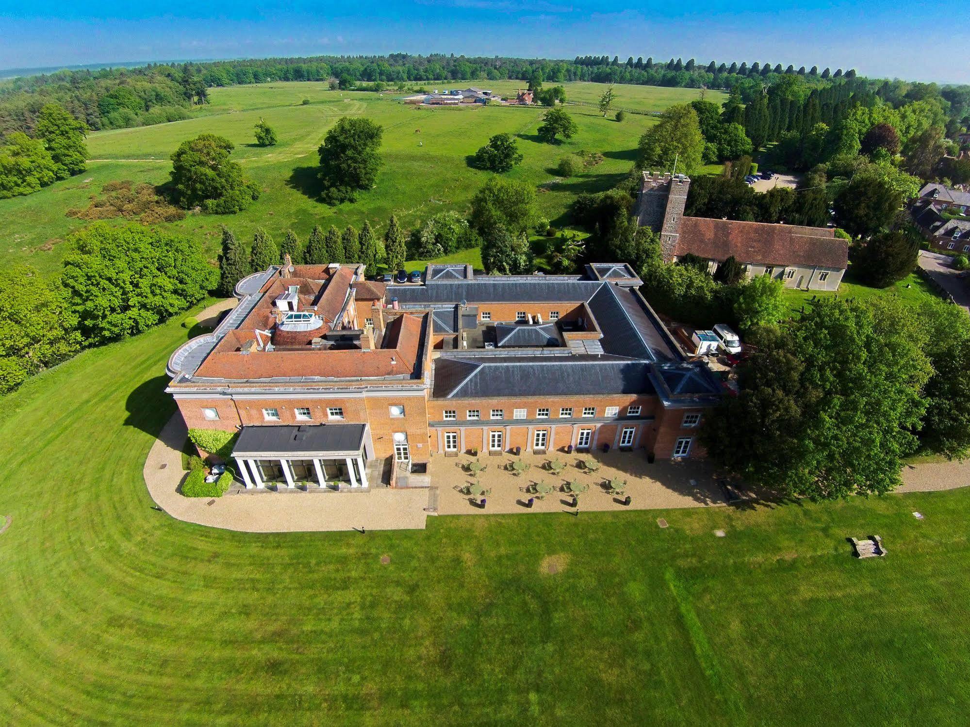 Highfield Park Hotel Hook  Bagian luar foto
