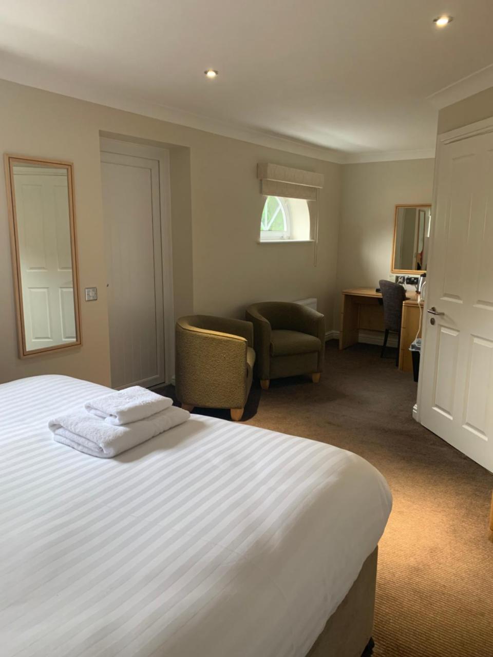 Highfield Park Hotel Hook  Bagian luar foto