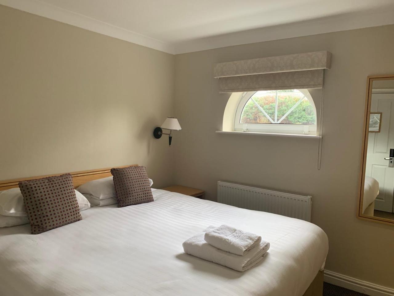 Highfield Park Hotel Hook  Bagian luar foto